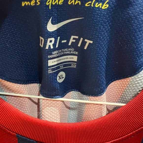 XL Barcelona soccer jersey - Picture 4 of 7